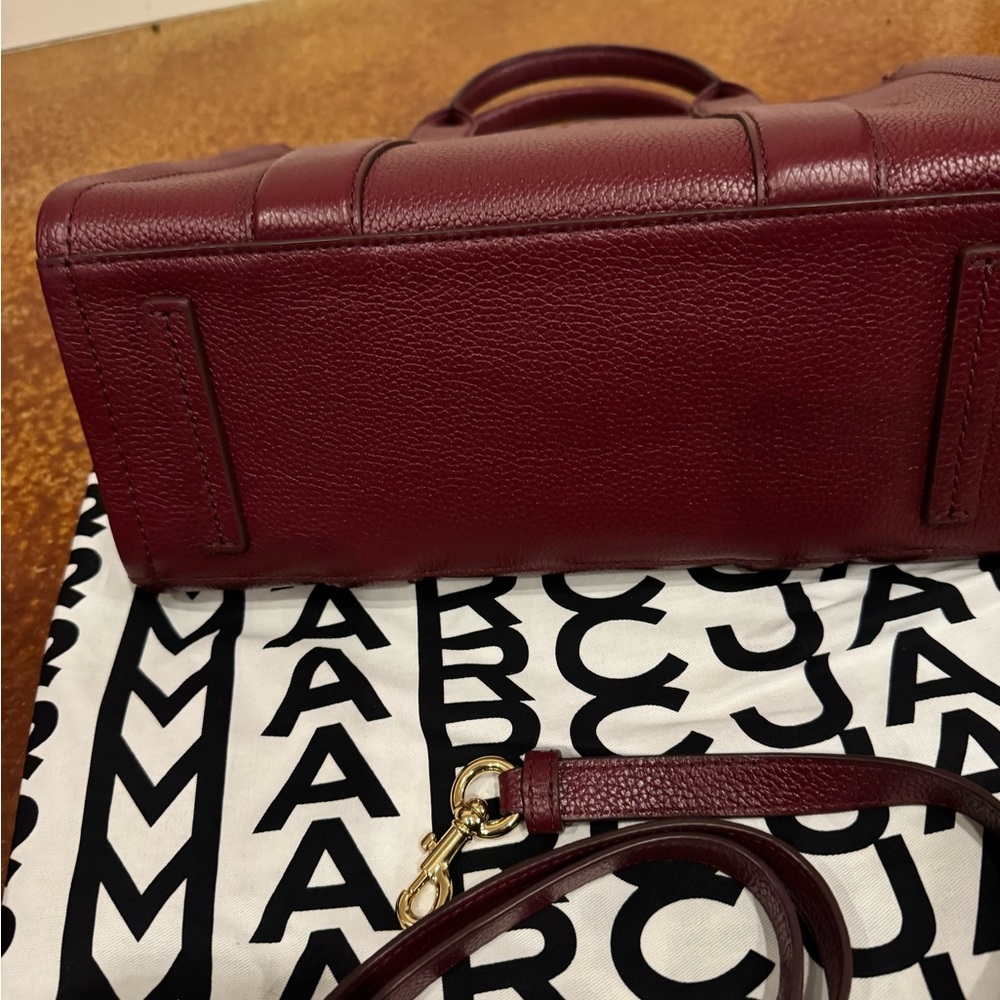Marc Jacobs The Tote Bag - Medium in Black Cherry - Picture 5 of 7